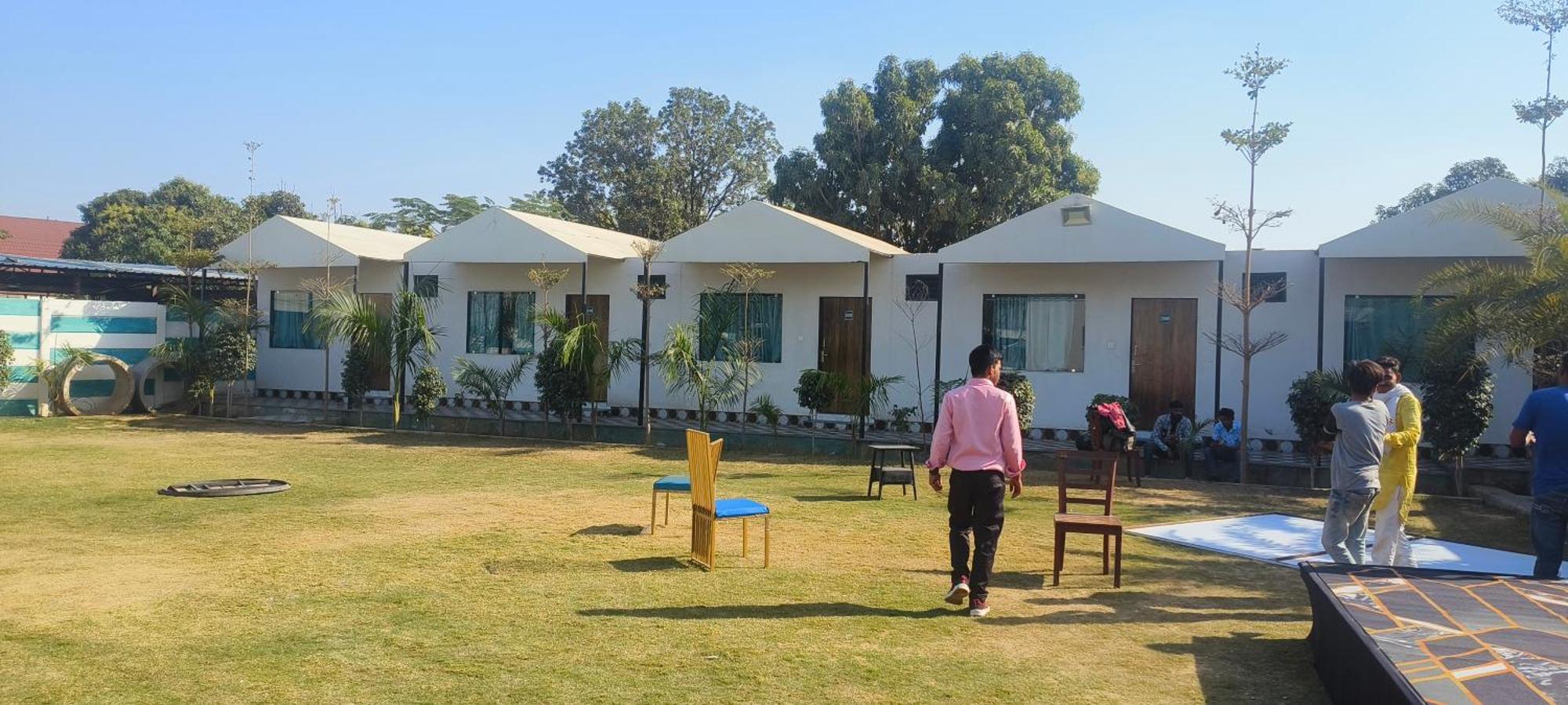 Long Drive Hotel And Resaurt Jaipur Exteriör bild